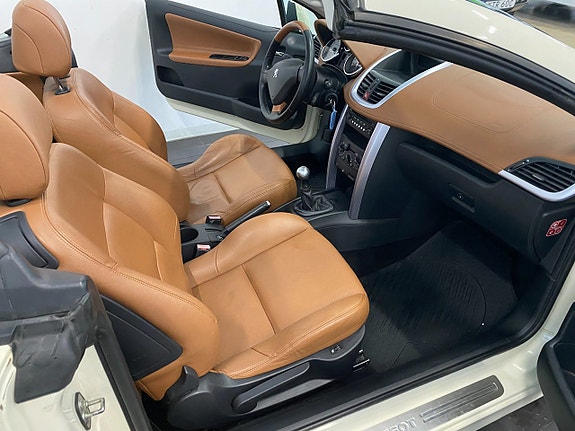 Peugeot 207 CC 12 of 21