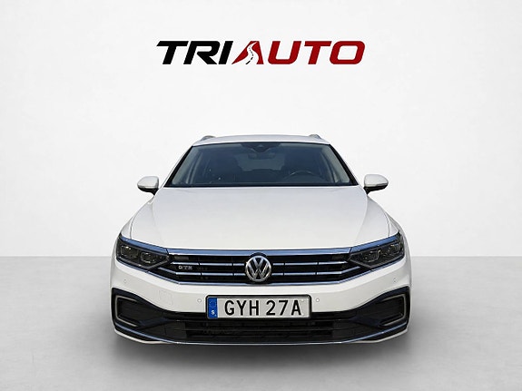 Volkswagen Passat 2 of 9