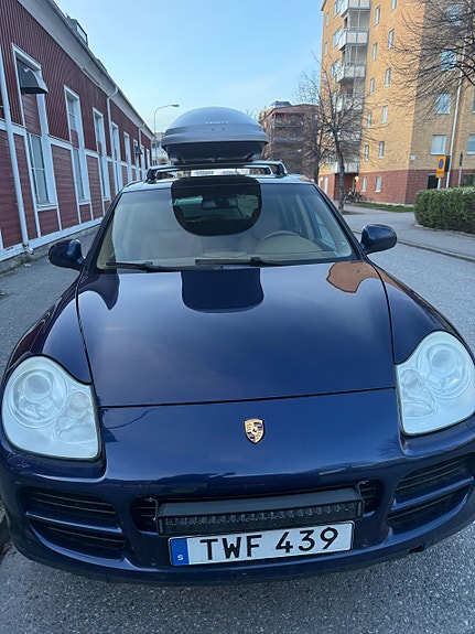 Porsche Cayenne S 4 of 10