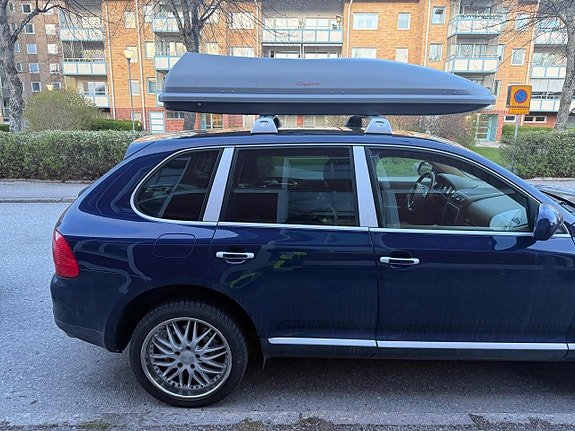 Porsche Cayenne S 2 of 10