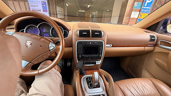 Porsche Cayenne S 8 of 10