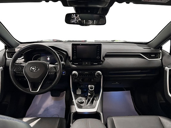 Toyota RAV4 8 of 18