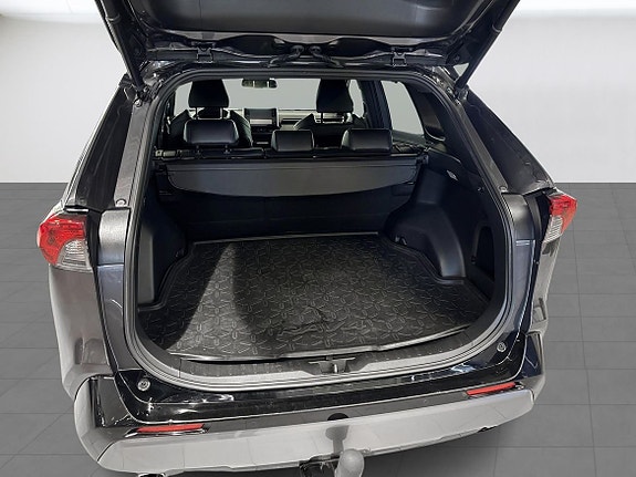 Toyota RAV4 10 of 18