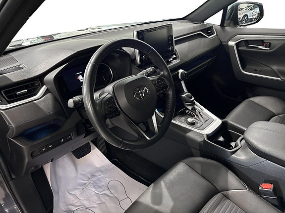 Toyota RAV4 6 of 18