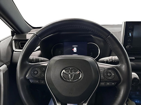 Toyota RAV4 9 of 18