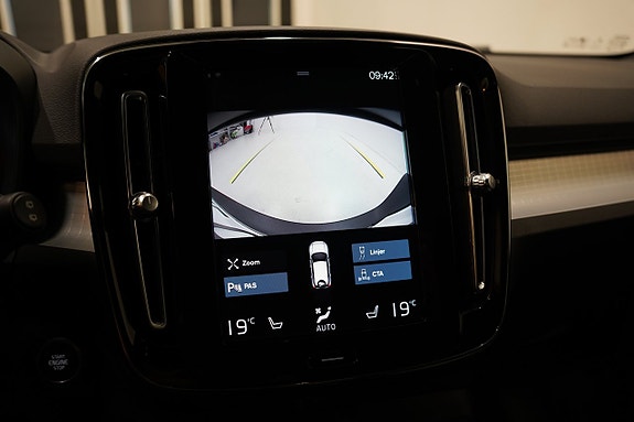 Volvo XC40 17 of 26