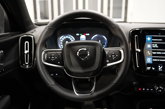 Volvo XC40 14 of 26