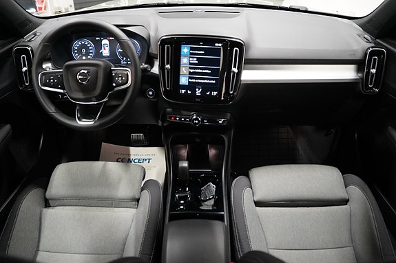 Volvo XC40 13 of 26