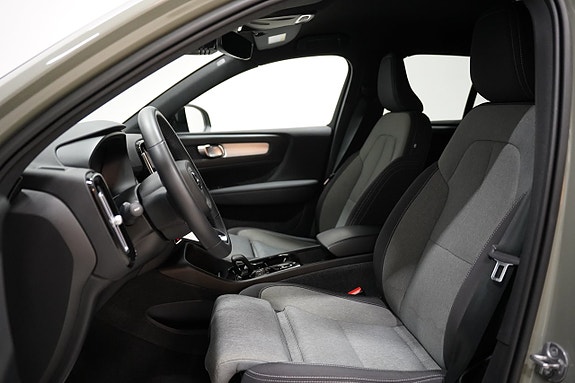Volvo XC40 9 of 26