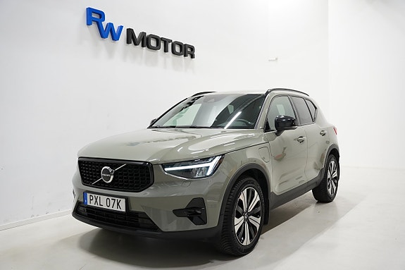 Volvo XC40 3 of 26