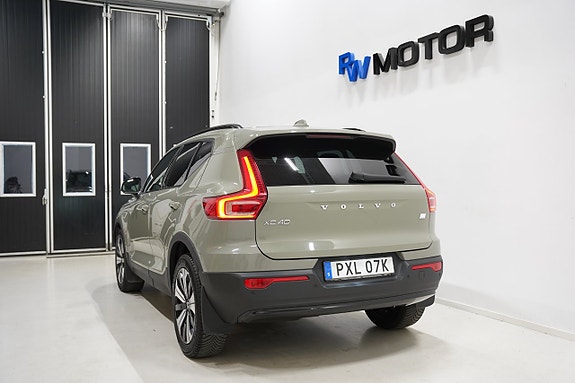 Volvo XC40 5 of 26