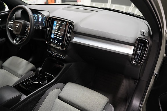 Volvo XC40 12 of 26