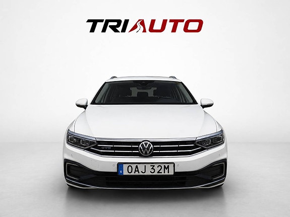 Volkswagen Passat 2 of 10