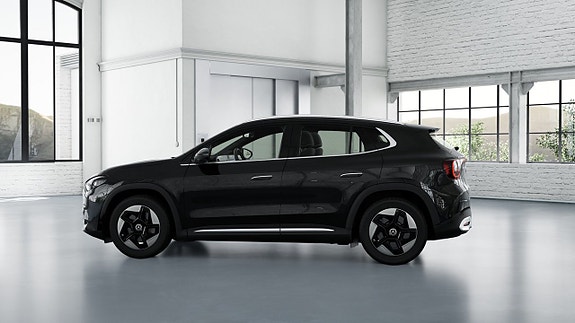 Mercedes-Benz GLA250 2 of 5