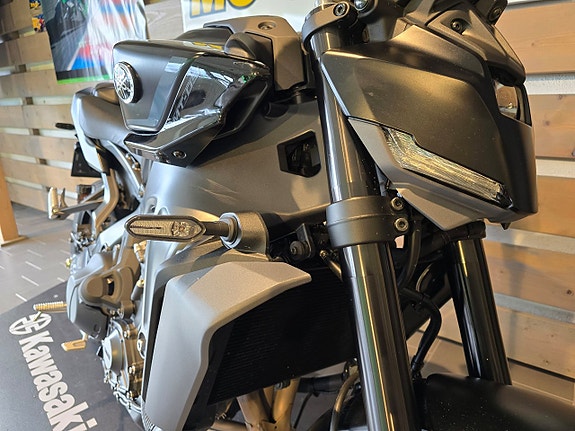 Yamaha MT-09 Y-AMT 12 of 18