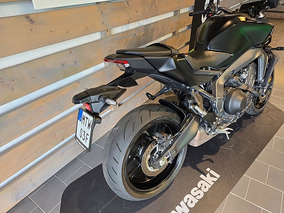 Yamaha MT-09 Y-AMT 2 of 18