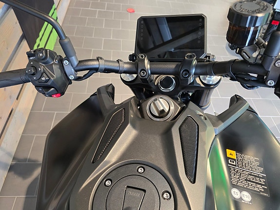 Yamaha MT-09 Y-AMT 7 of 18