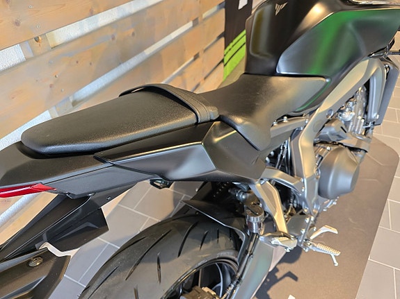 Yamaha MT-09 Y-AMT 4 of 18