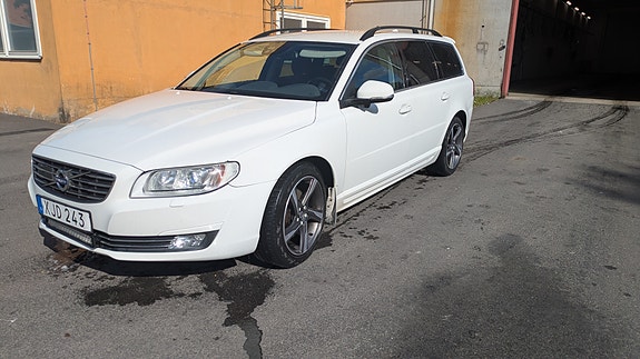 Volvo V70 2 of 4
