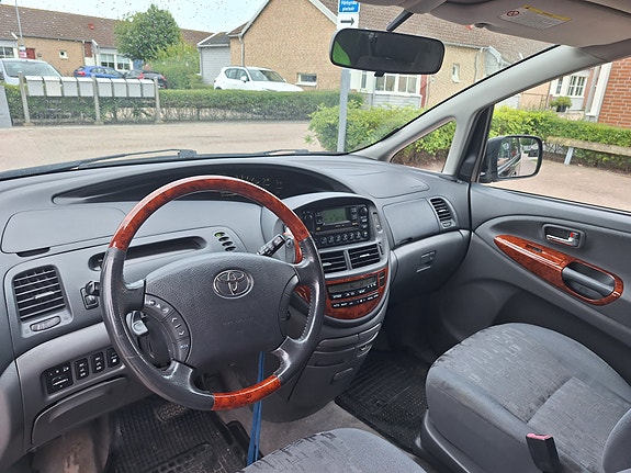 Toyota Previa 4 of 6