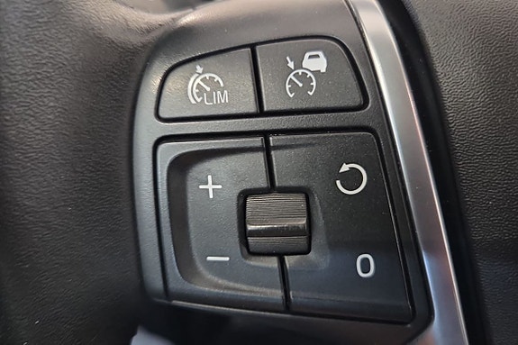 Volvo V40 Cross Country 15 of 23