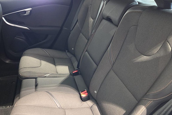Volvo V40 Cross Country 17 of 23