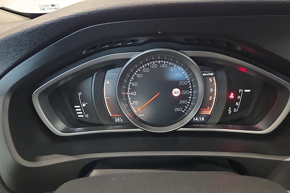 Volvo V40 Cross Country 11 of 23