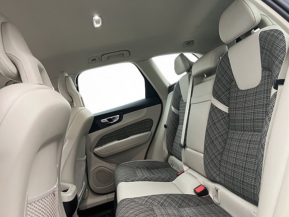 Volvo XC60 13 of 30