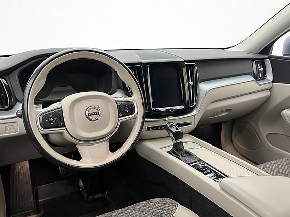 Volvo XC60 10 of 30