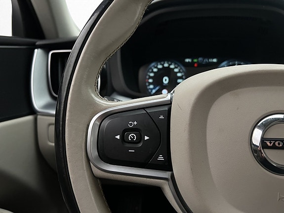 Volvo XC60 14 of 30