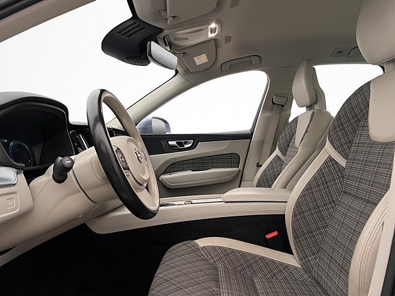 Volvo XC60 11 of 30