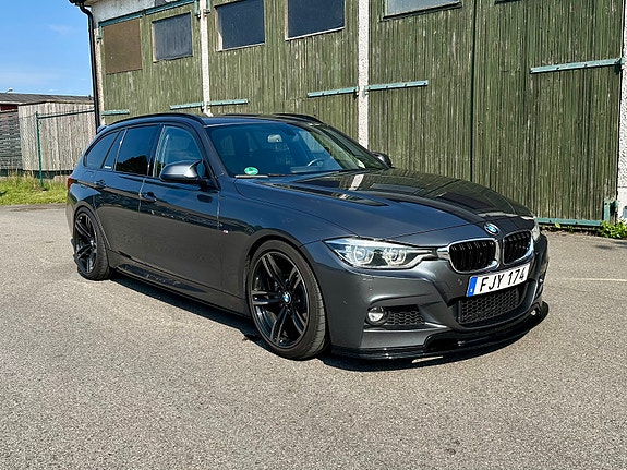 BMW 330i 3 of 6