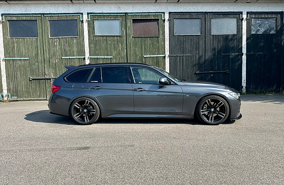 BMW 330i 4 of 6