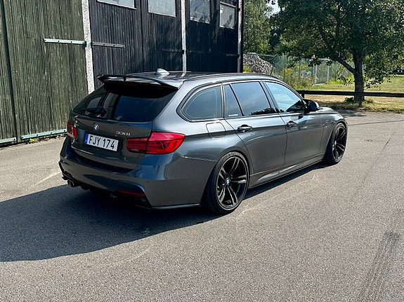 BMW 330i 5 of 6
