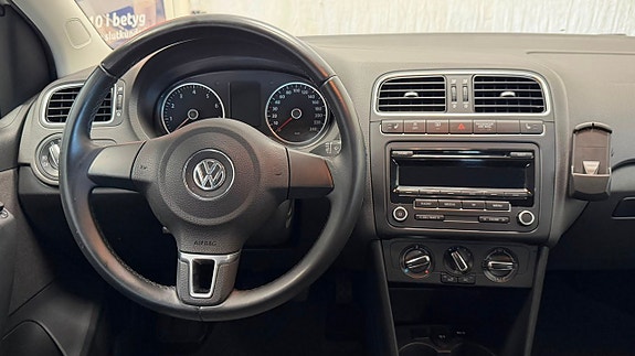 Volkswagen Polo 10 of 15