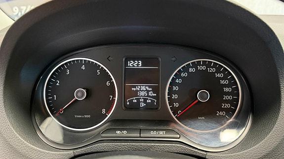 Volkswagen Polo 15 of 15