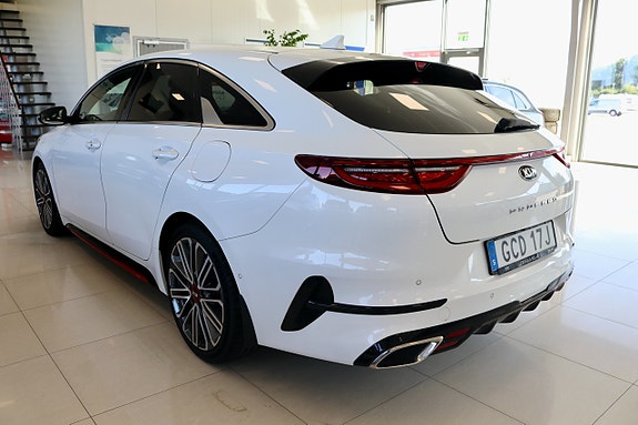 Kia ProCeed 8 of 28