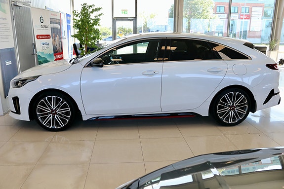 Kia ProCeed 7 of 28