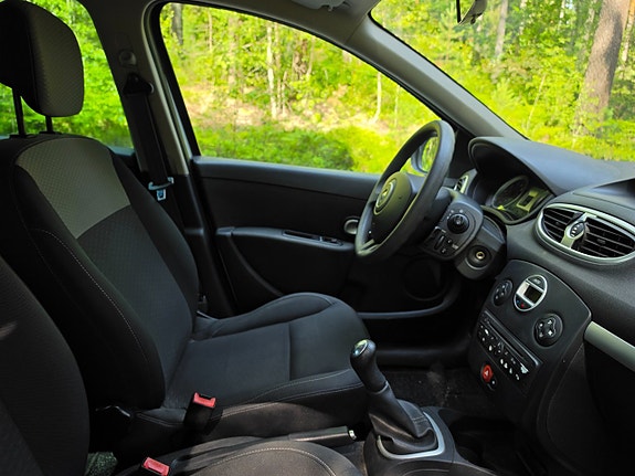 Renault Clio 10 of 14