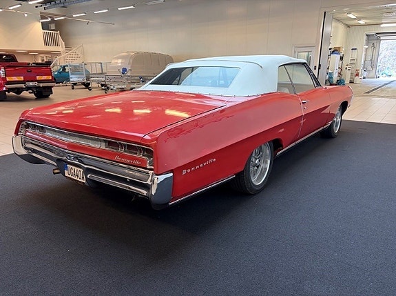 Pontiac Bonneville 4 of 8