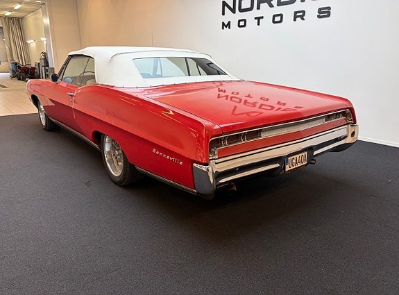 Pontiac Bonneville 3 of 8