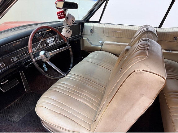 Pontiac Bonneville 5 of 8