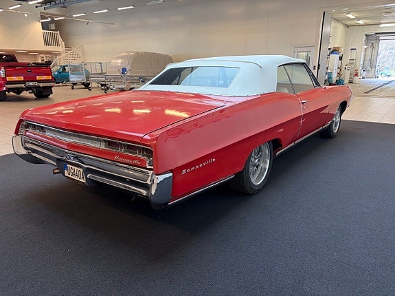 Pontiac Bonneville 4 of 8