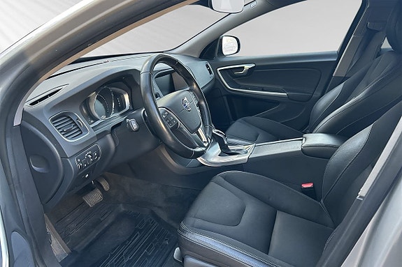 Volvo V60 Cross Country 7 of 22