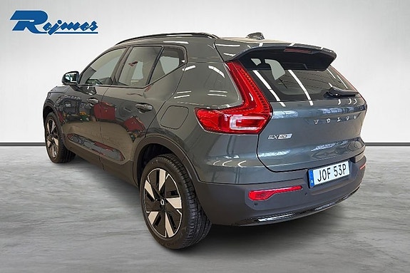 Volvo EX40 2 of 23