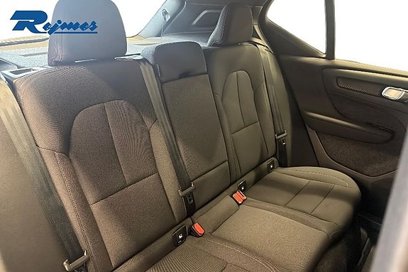 Volvo EX40 16 of 23