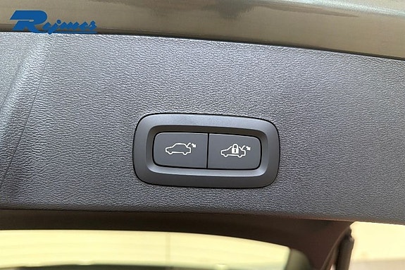 Volvo EX40 19 of 23