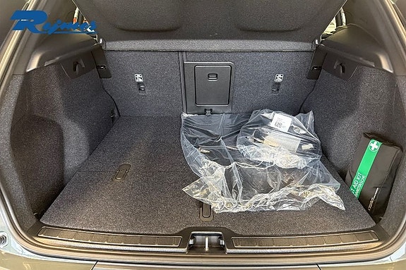 Volvo EX40 18 of 23