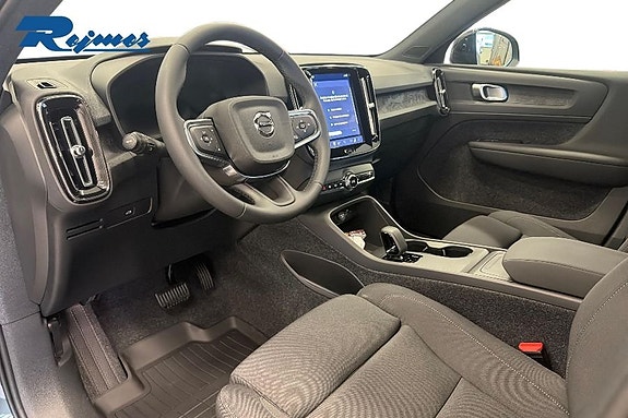 Volvo EX40 7 of 23