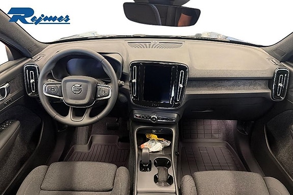Volvo EX40 8 of 23